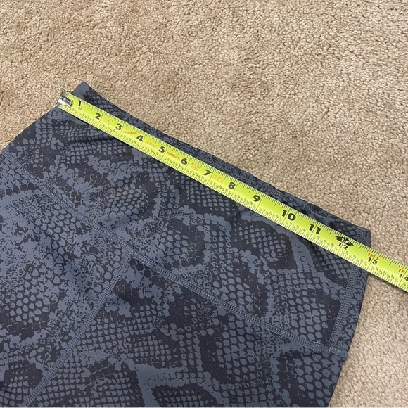 All Fenix Charcoal Python Print leggings high rise size large - Picture 7 of 10